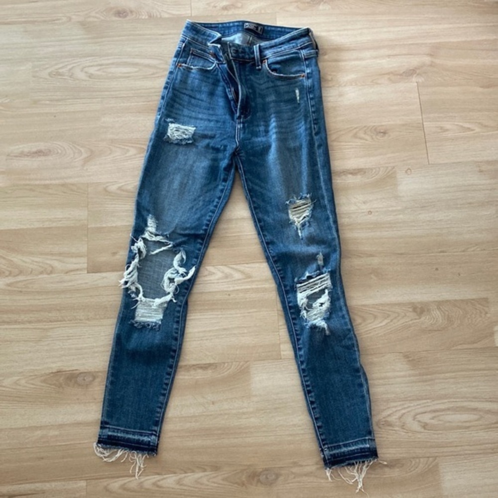 Abercrombie Simone high rise ankle jeans with rips size 25